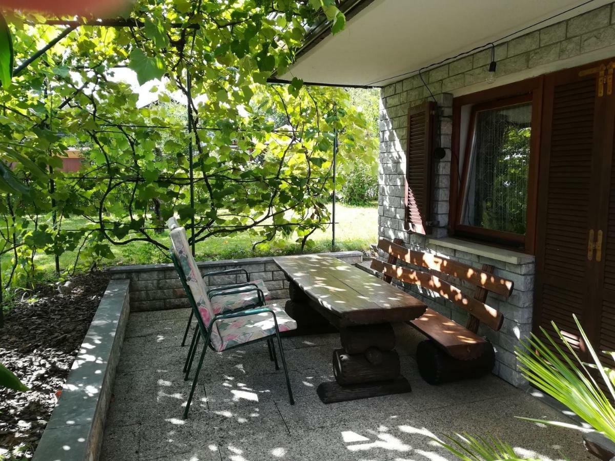 Apartment Ajdna Zirovnica Buitenkant foto